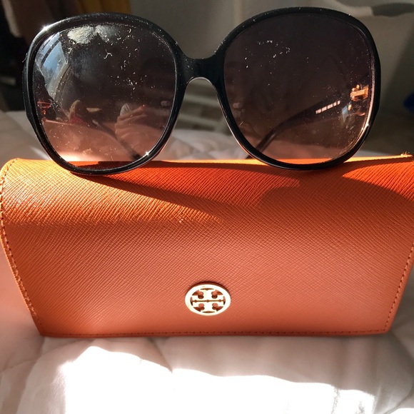 Tory Burch Accessories - Authentic Tory Burch Sunglasses with the Case! 💛